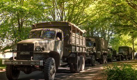 Crowds line streets for VE Day 80 convoy tribute across Hampshire