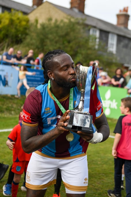 Great Evans has signed a new contract to remain at Farnham Town