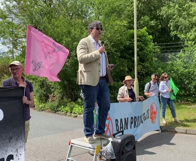 Follows our lead, Rushmoor: Leader fuelled for airport expansion fight