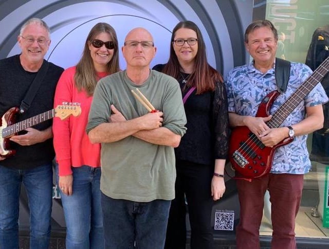 Alton residents raise £3,000 to buy second-hand ambulance for Ukraine