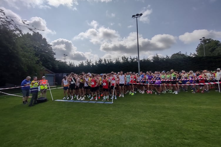Start line, Rotary 10K Hampshire Road Race League event, Arlebury Park, Alresford, June 15th 2025.