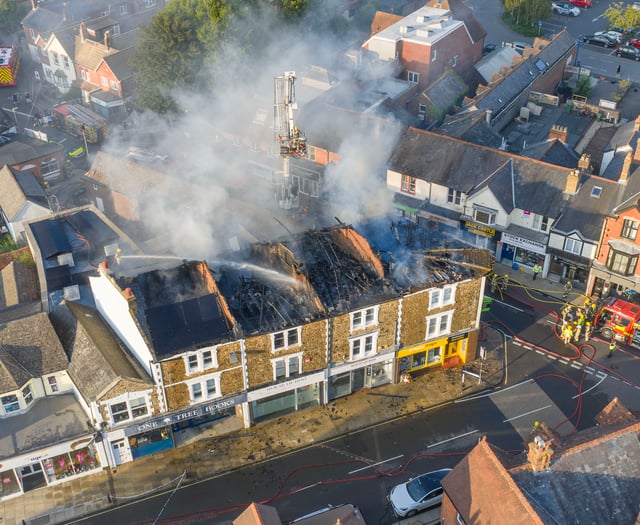 Major fire breaks out in Petersfield above town centre shops