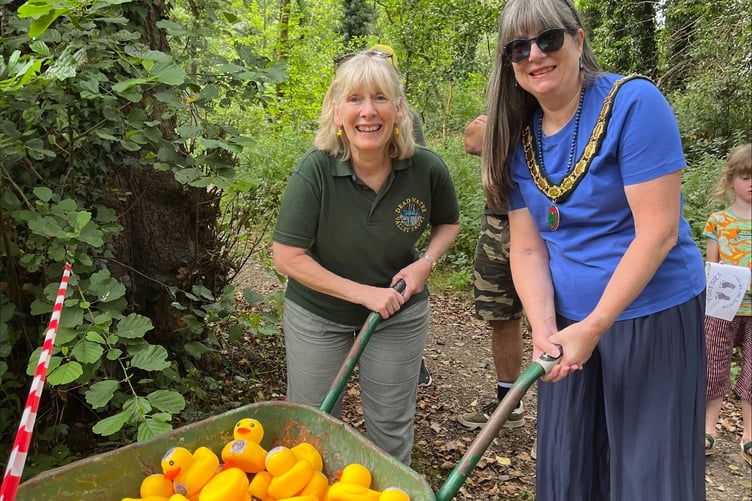 DVT Chair Nora Dobson and Deputy Mayor Linda Delve release the ducks