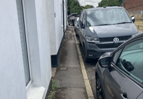 Resident offers 21 years' experience of parking by narrow pavement