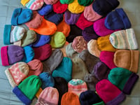 Alton woman knits hats to raise money and keep kidney patients warm