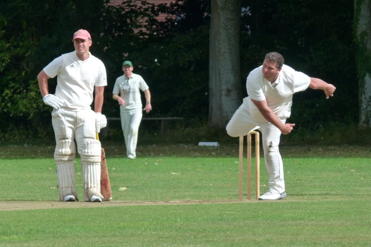 Scott Upward bowls for Waverley at Elsted
