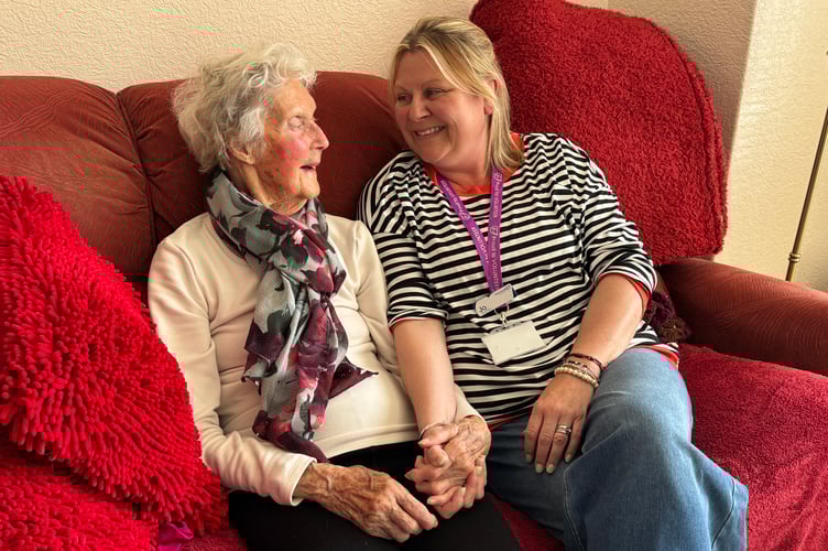 A Phyllis Tuckwell home support volunteer with a patient.