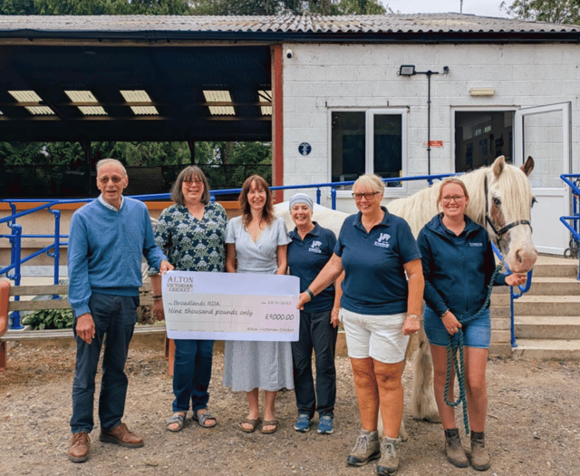 Alton Victorian Cricket raises £9,000 for Broadlands Equine Therapy
