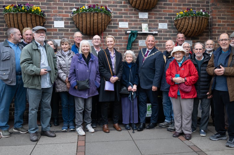 A new plaque has been unveiled on Farnham’s Notable Names of Farnham wall to commemorate the life and achievements of internationally renowned dendrologist Alan Fyson Mitchell VMA (1922–1995).
The unveiling was held on 14 October and was attended by family members, friends, and special guests, including Colin Hall Chairman of the Tree Register of the British Isles, which Alan founded in 1988. Alan Mitchell’s daughter Julia joined the Mayor of Farnham, Councillor George Murray to officially reveal the plaque.