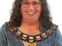 Town mayor praises residents in her annual address