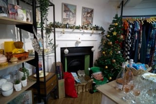 St Michael's Hospice charity shop, West Street, Alresford, December 2025.