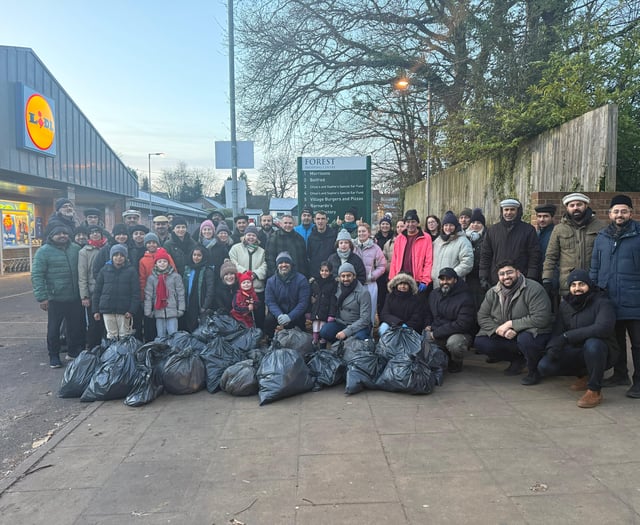 Bags of enthusiasm for New Year's Day community clean-up in Bordon