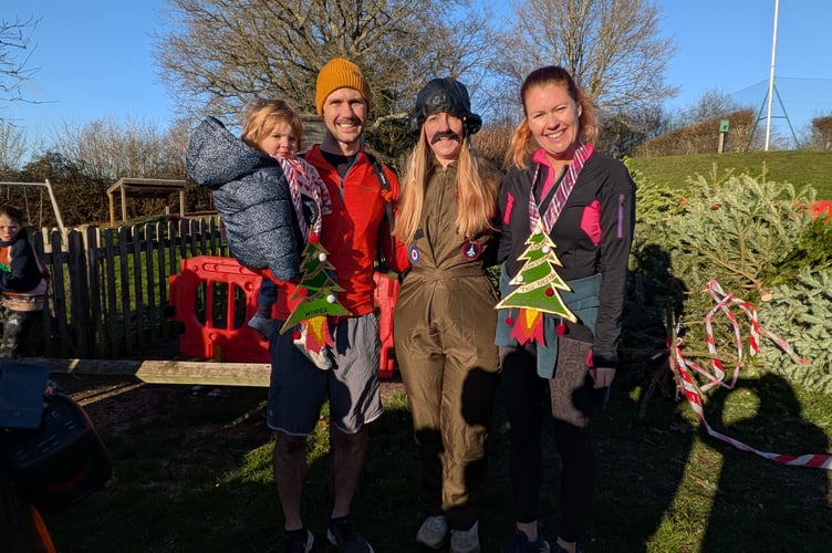 Ewshot Christmas Tree Run 2026 PIC4