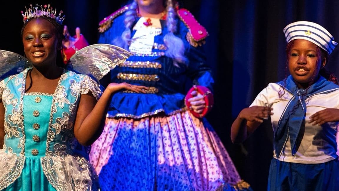 Panto Is Fun Classic panto fun as Dick Whittington hits the stage | altonherald.com