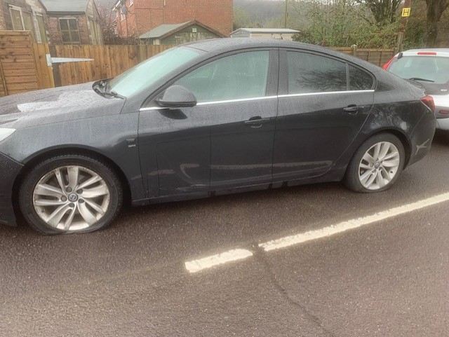 Car with two burst tyres, Goslings Croft, Selborne, February 5th 2026.