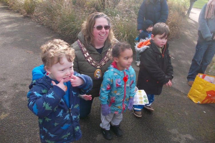 Alton town mayor Cllr Annette Eyre with some of the prizewinners from the Alton Town Council Pancake Race, Public Gardens, Alton, February 17th 2026.