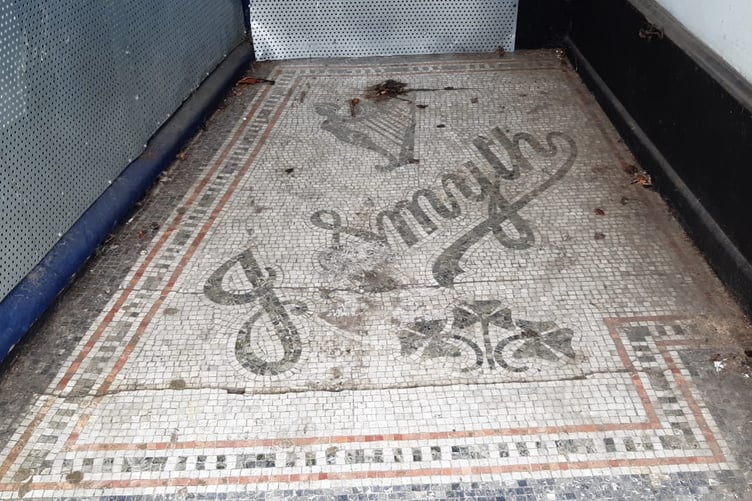 The Mosaic before Winston decided to clean it