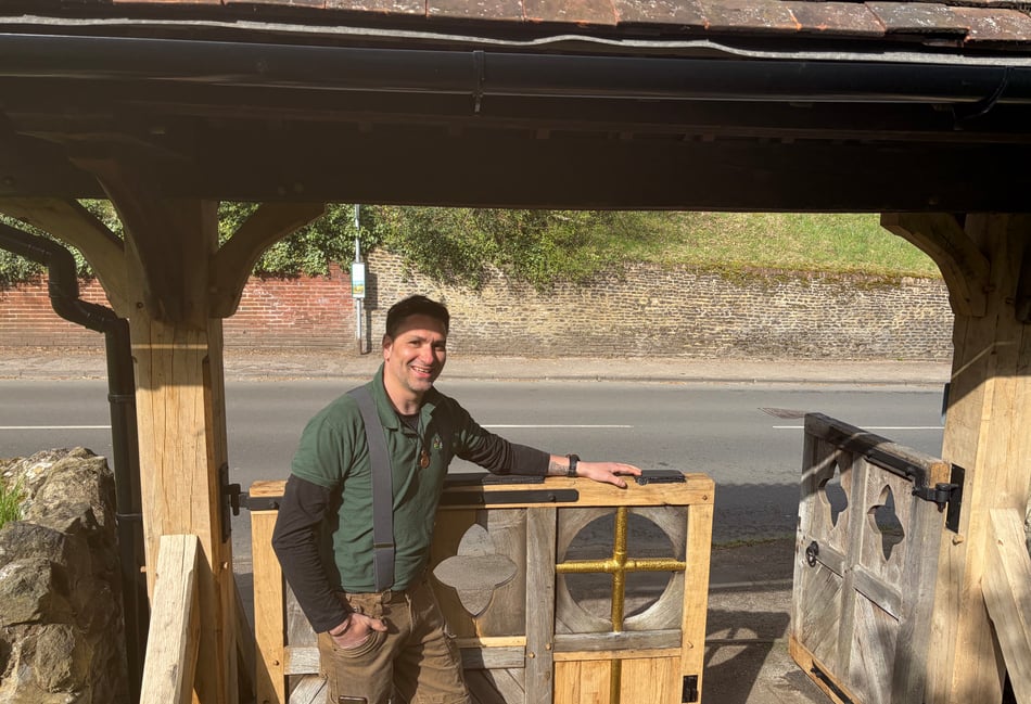 Carpenter restores historic gateway in tribute to father