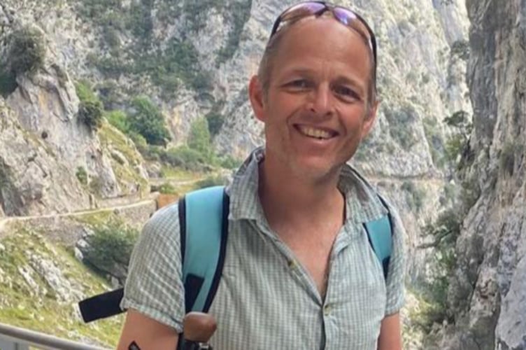 Farnham Vet Roger Holden is set to take on 26.2 mile rowing challenge for the Blue Cross