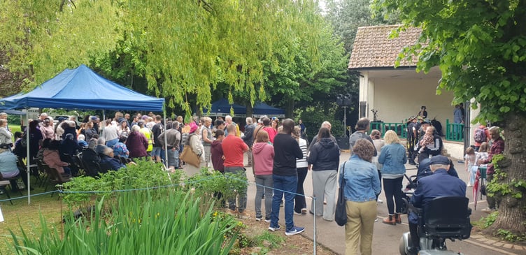 Hundreds of visitors packed the park on Sunday for the annual spring fair organised by the Friends of Wellington Park