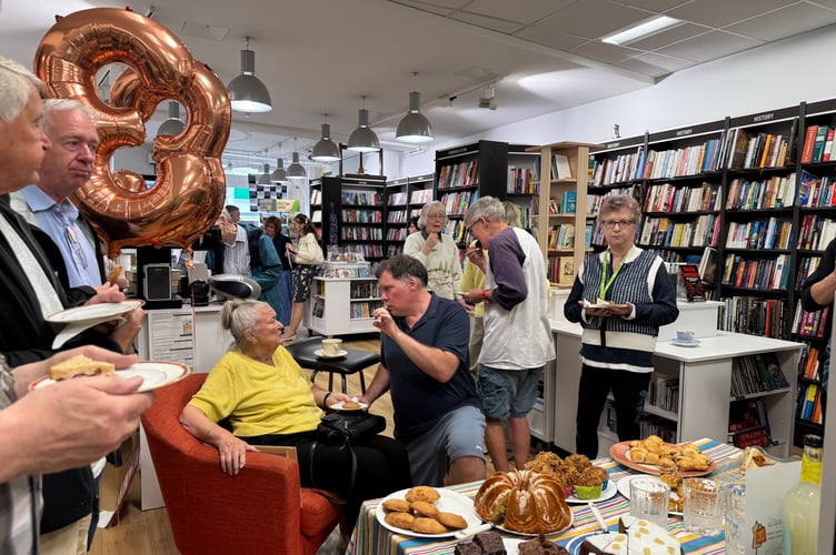 Elizabeth Butters celebrates 33 year anniversary
