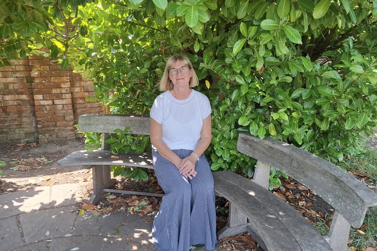 Farnham teaching assistant Liz Craven is to retire after 32 years.