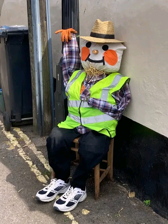 This rosy-cheeked Watchet scarecrow entry could double-up as traffic control.