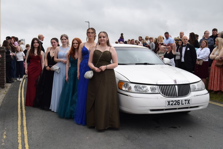These girls travelled to the prom in an impressive limo.
